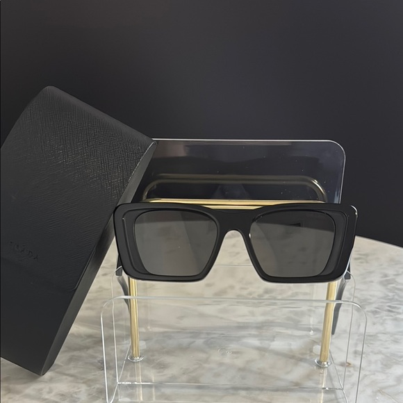 Pre-Loved Prada Black Square Sunglasses - Picture 1 of 4